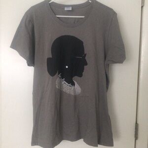 Ruth Bader Ginsburg Silhouette “Be Independent” Graphic Tee